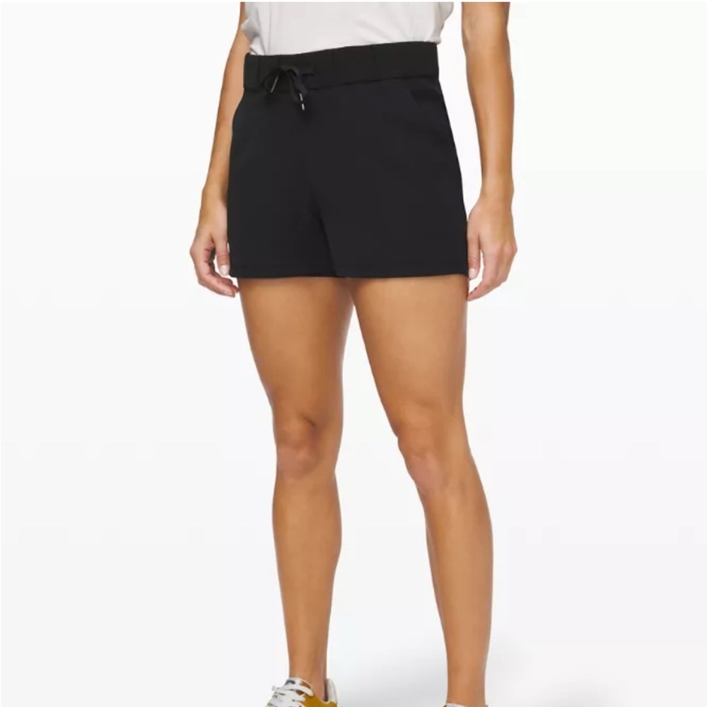 Lululemon on the fly drawstring short